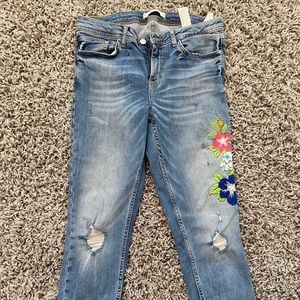 🌺Zara floral embroidered jeans🌺